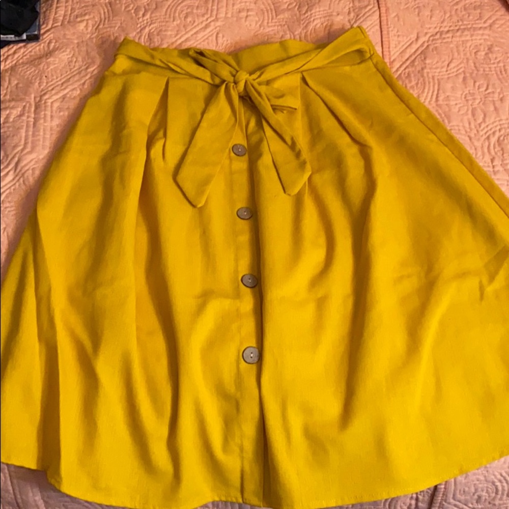 Maxi yellow skirt
